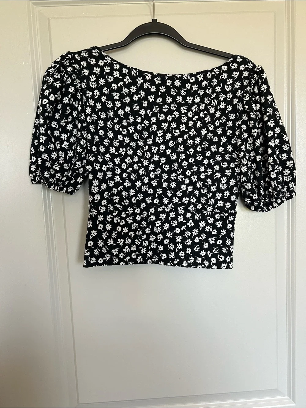 Free People Women’s Dalia Black Floral Puff-Sleeve Square-Neck Crop Top